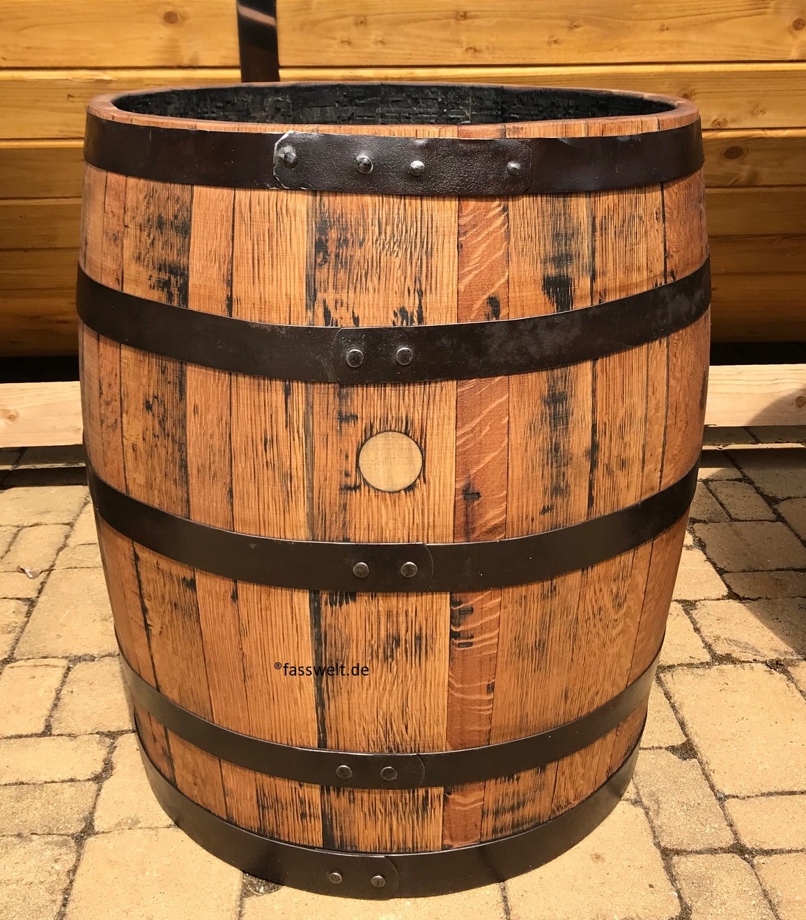 Oberfläche abgeschliffen plus Lasur-Farbanstrich in Teak