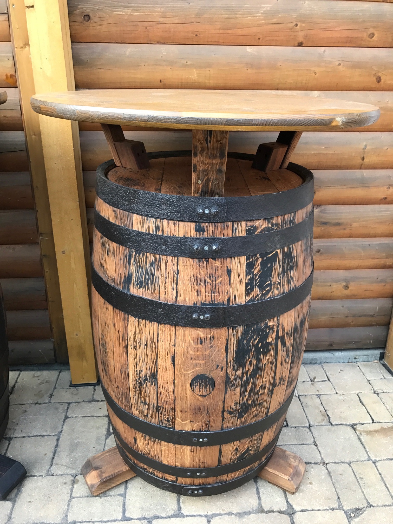 Oberfläche abgeschliffen plus Lasur-Farbanstrich in Teak