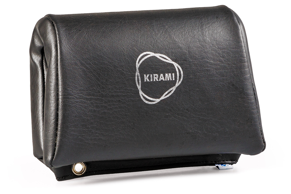 mit einer Leder-Nackenlehne