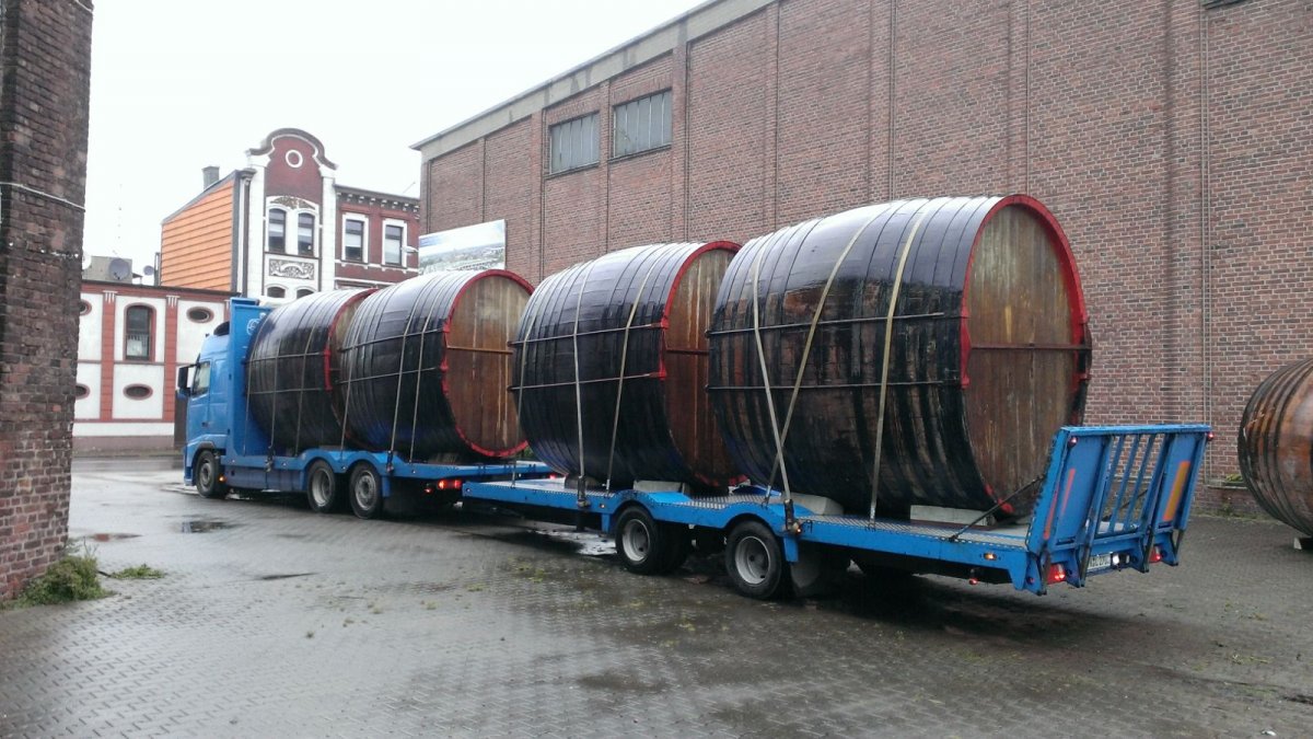 13500L-Oval: D.mitte 316x257cm, D.oben 296x237cm, D.unten 296x237cm, H.300cm.