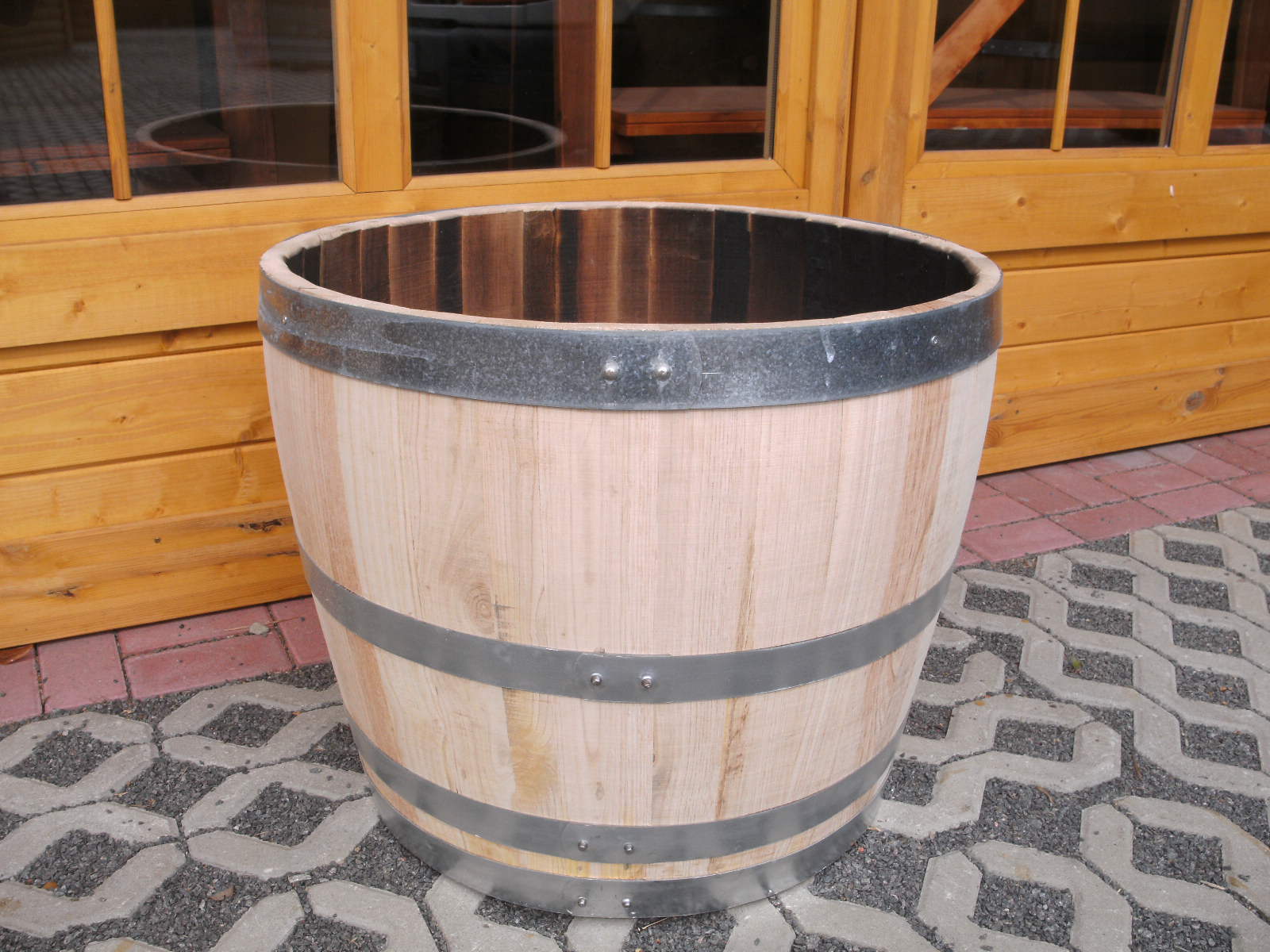 140L: D.oben 70cm, D.unten 58cm, H.55cm. aus neuem Kastanienfass