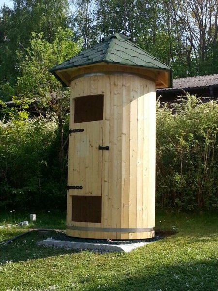 Camping Gartendusche aus Holz mit 1,2m Durchmesser oder als WC Toilette Gartenhaus.