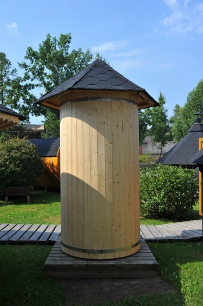 Camping Gartendusche aus Holz mit 1,2m Durchmesser oder als WC Toilette Gartenhaus.