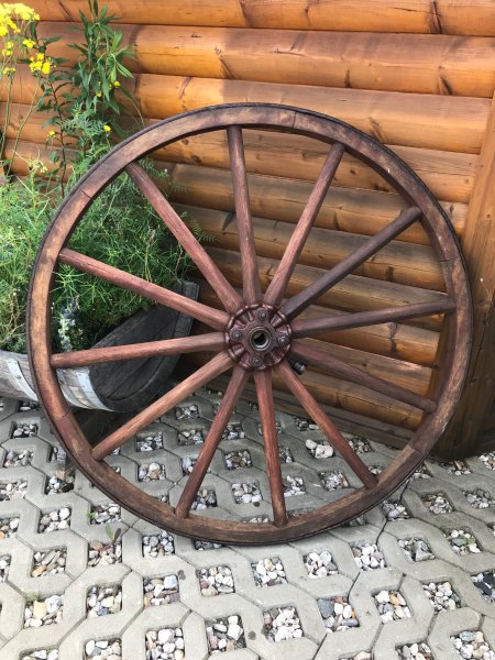 Wagenrad mit Durchmesser ca. 85cm. Eichenholz gebraucht