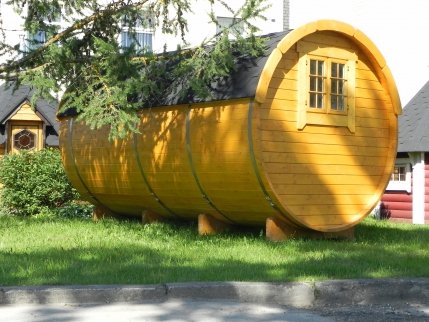 SFF22402 Ø 2,2 m, L 4,0 m, Garten / Camping Maxi-Schlaffass, Fichte mit Terrasse für 2+2 Personen