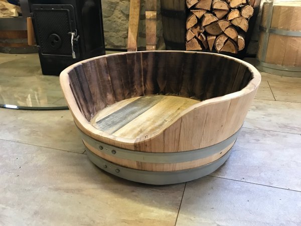 Tierliege TFL-E65 aus gebrauchtem Eichenfass für Katzen / Hunde ohne Kissen