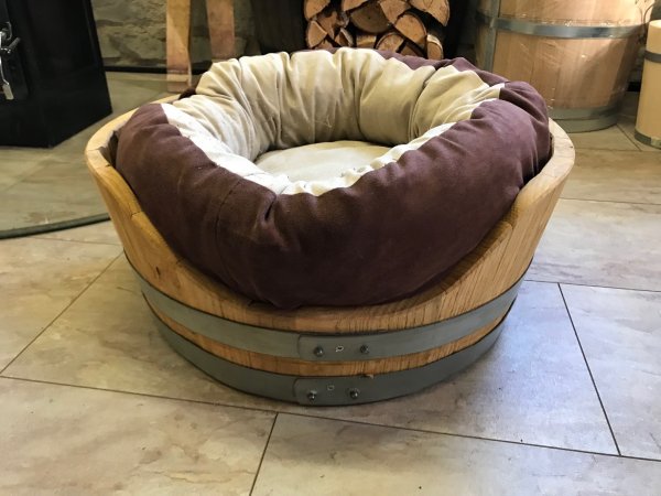 Tierliege TFL-E65 aus gebrauchtem Eichenfass für Katzen / Hunde ohne Kissen