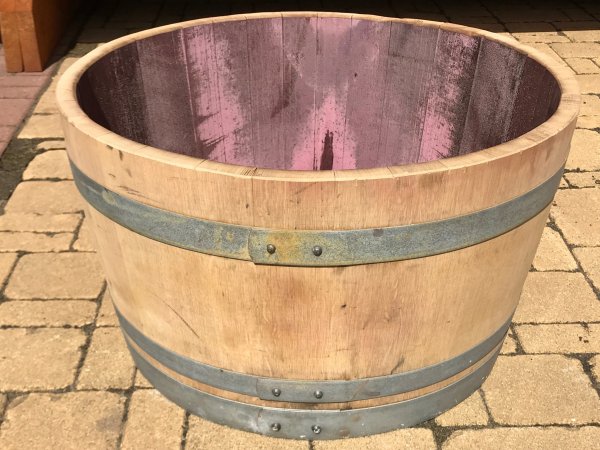 100 Liter rustikaler Pflanzkübel / Miniteich / Mini-Tisch mit Weincharakter aus gebrauchtem Barrique-Eichenfass - Halbfass mit D.69cm,H.40cm Fasshälfte