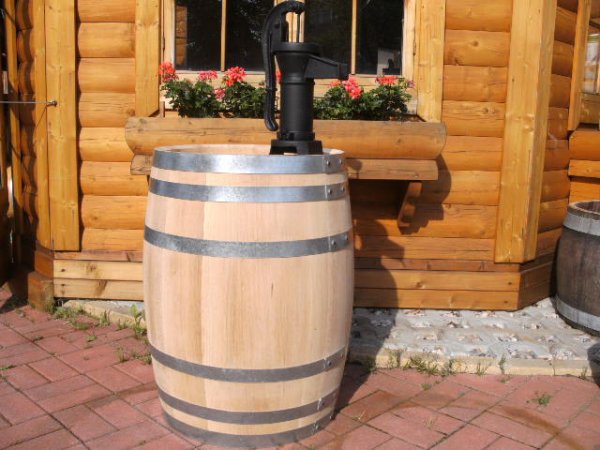 150L neues Eichenholzfass H.75, D.58 mit großer Schwengelpumpe Fass Regentonne Wasserfass Holzfass