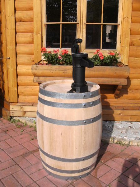 100L neues Eichenholzfass H.70, D.55 mit großer Schwengelpumpe Regentonne Wasserfass Holzfass