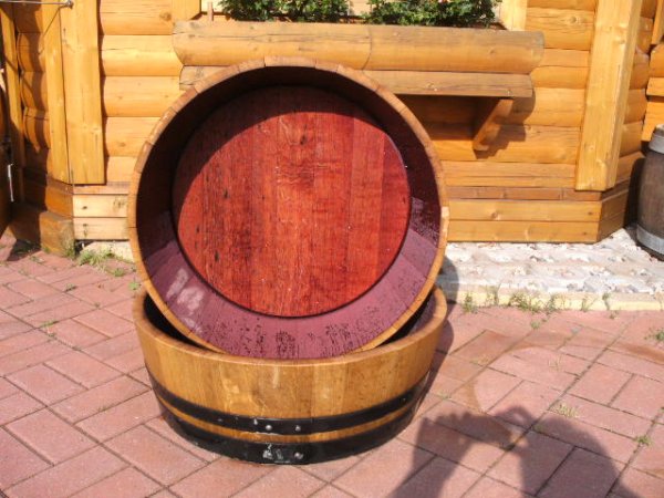 80 Liter Regentonne aus gebrauchtem Burgunder Barrique-Eichenfass, H.33,D.67cm mit schwarzen Ringen