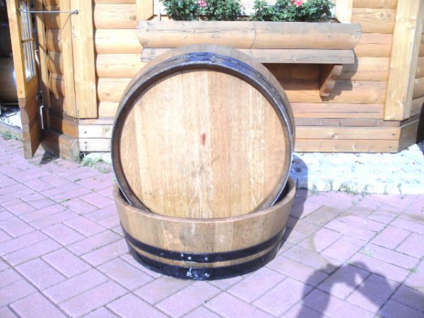 65 Liter Regentonne aus gebrauchtem Burgunder Barrique Eichenfass H.25,D.65cm mit schwarzen Ringen