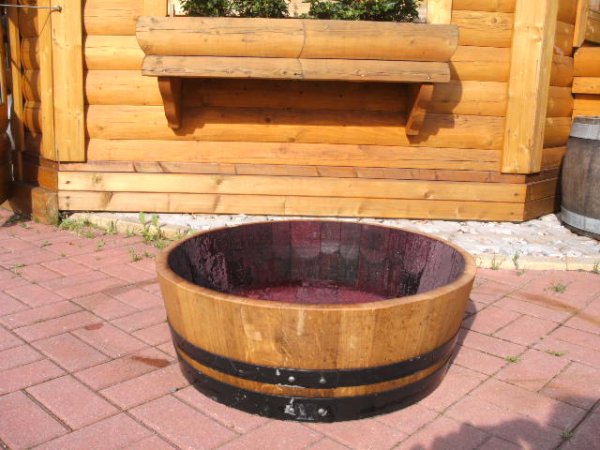 65 Liter Regentonne aus gebrauchtem Burgunder Barrique Eichenfass H.25,D.65cm mit schwarzen Ringen