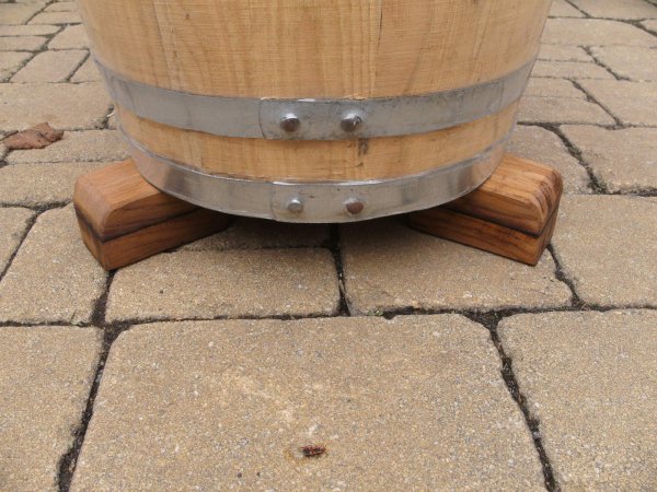 130 Liter Miniteich Regentonne aus gebrauchtem dunklerem Barrique Eichenfass Holzfass Regenfass Pflanzkübel