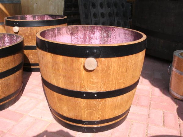 115 Liter Regentonne wahlwise mit schwarzen Ringen aus gebrauchtem Barrique-Eichenfass inkl. Extraring oben Miniteich Pflanzkübel