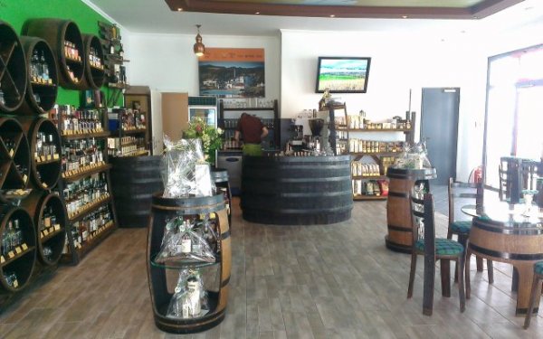 Fassbaronbar offen mit Glas - Zwischenboden aus 225/300 Liter gebrauchtem Barriquefass Eichenfass Holzfass Stehtisch Bistrotisch Weinfass