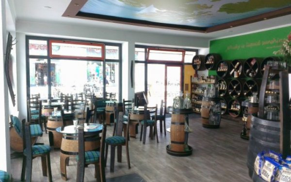 Fassbaronbar offen mit Glas - Zwischenboden aus 225/300 Liter gebrauchtem Barriquefass Eichenfass Holzfass Stehtisch Bistrotisch Weinfass