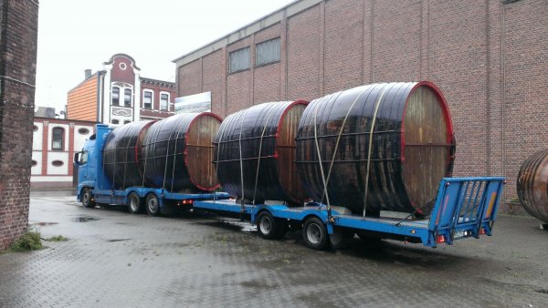 ca. 10500L ovales gebrauchtes Eichenholzfass Eichenfass Weinbrandfass Holzfass