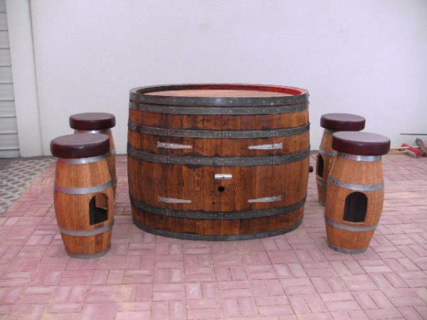 Fasskönigbar aus ovalem 1200L gebrauchtem Eichenfass mit Zwische