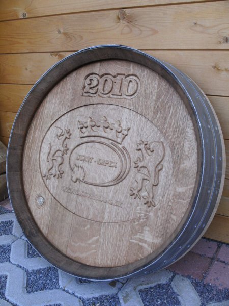 Fassfront mit geschnitzter Gravur 225LB D.60cm und 14cm Tiefe aus gebrauchtem Burgunder Eichenfass Weinfass Holzfass