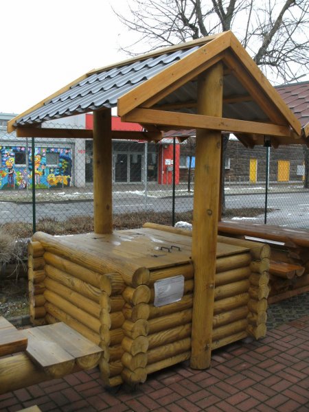 Rundbohlen Brunnen RBB12x12 massiv Gartenbrunnen / Brunnenabdeckung Wasserbrunnen Dekobrunnen