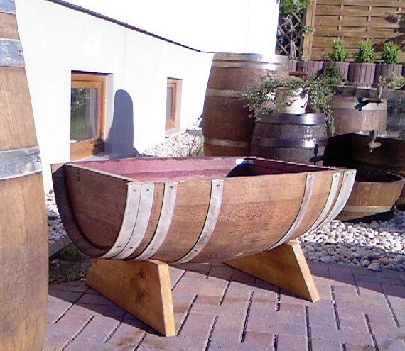115 Liter quer Barrique - Eichenfasshälfte mit (LxBxH) 95x70x35cm als Pflanzkübel oder Hochbeet