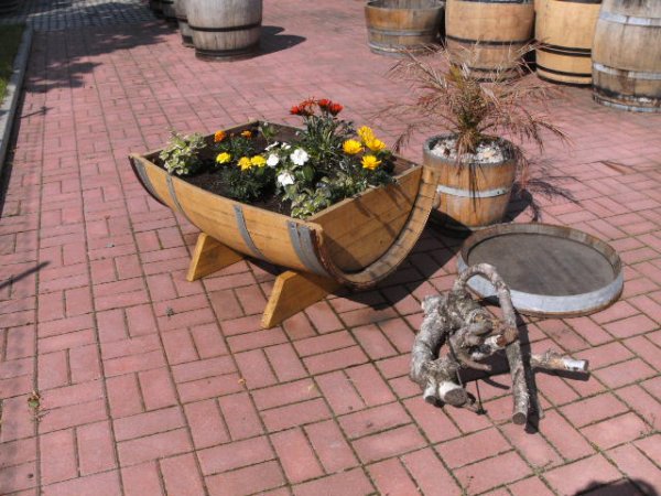 115 Liter quer Barrique - Eichenfasshälfte mit (LxBxH) 95x70x35cm als Pflanzkübel oder Hochbeet