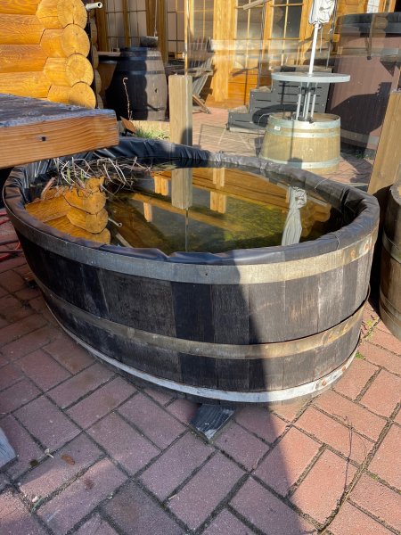 400Liter Eichenfasshälfte oval 140x100cm und Höhe 47cm Badewanne Wasserfass Miniteich Regenfass Holzfass