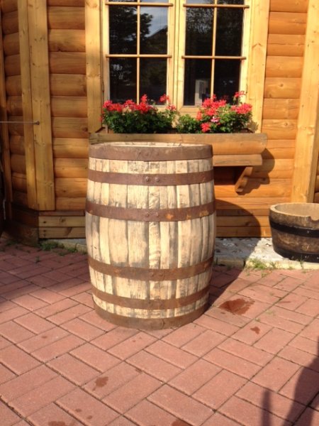 Ausgesuchte 170 Liter rundes Bourbon Whisky gebrauchtes Eichenfass H.75cm. D. 60cm mit möglicht geraden oder neuen Böden