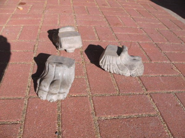 3-er Set Betonfüße - Groß als Untersetzer für Blumenkübel oder Regentonne