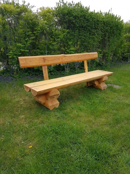 2m Sitzbank mit Brett-Rückenlehne 2M-24RBSB-RL-B aus massiven Rundbohlen mit 24cm Durchmesser mit 2m Länge