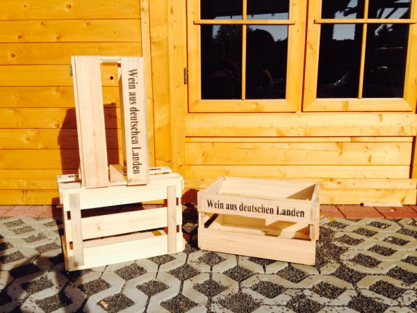 Fabrikneue Weinkiste von Außen abgeschliffen sehr rustikal Maße: L 45 cm, B 30 cm, H 24cm