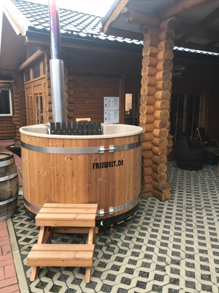 7 Tage - Miete für ein Badefass mit Innennofen, Durchmesser 2,2 m, Innenofen für 6-10 Personen