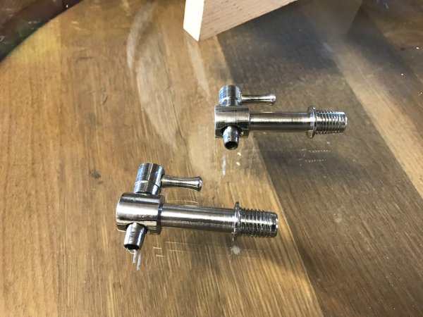 Messingauslaufhahn-klein-vernickelt für Holzfass mit 10-11mm Hahnloch mit konischem Gewinde Messing