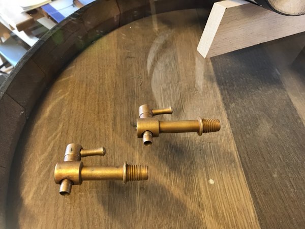 Messingauslaufhahn-klein für Holzfass mit 10-11mm Hahnloch mit konischem Gewinde Messing gebürstet