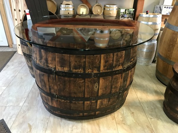 Fasskönigbar aus ovalem 250L gebrauchtem Eichenfass mit Zwischenboden und Möbelrolen Einzelstück