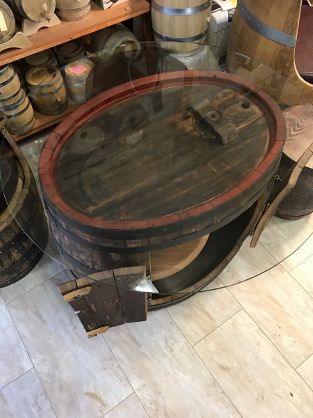 Fasskönigbar aus ovalem 250L gebrauchtem Eichenfass mit Zwischenboden und Möbelrolen Einzelstück