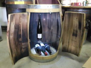 Mini Fassbar - E50 aus neuem 50 Liter Eichenfass Weinfass Holzfass Schnapsfass Whiskyfass Fasstisch Nachttisch Bettkonsole Beistelltisch