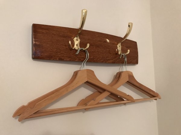 Garderobe aus original Fassdauben aus massivem Eichenholz mit Länge nach Wunsch bis 2m