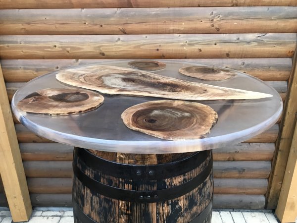 Einmaliges Einzelnstück 190 Liter Bourbon Whisky - Fasstisch mit D.100cm Kunst - Tischplatte Whiskyfass Eichenfass Sthetisch Bistrotisch Tisch