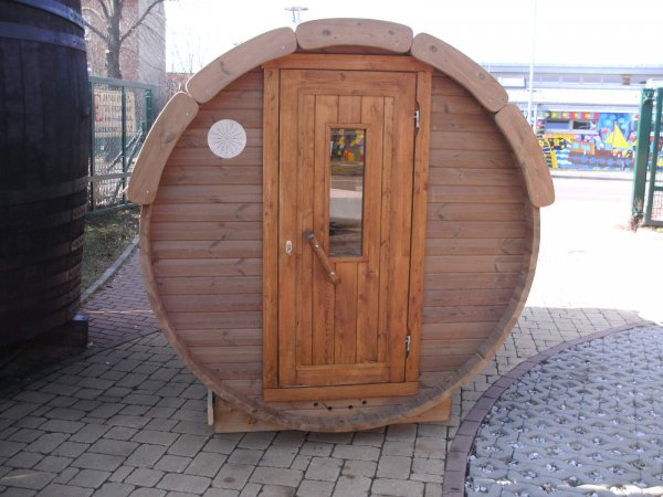 SFF19301 Ø 1,9 m, L 3,0 m, Saunafass, fertig zusammengebaut aus Thermowood mit Halbglass - Panoramawand mit oder ohne 0,6mTerrasse für 6 Personen