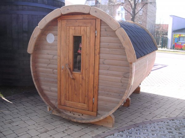 SFF19301 Ø 1,9 m, L 3,0 m, Saunafass, fertig zusammengebaut aus Thermowood mit Halbglass - Panoramawand mit oder ohne 0,6mTerrasse für 6 Personen