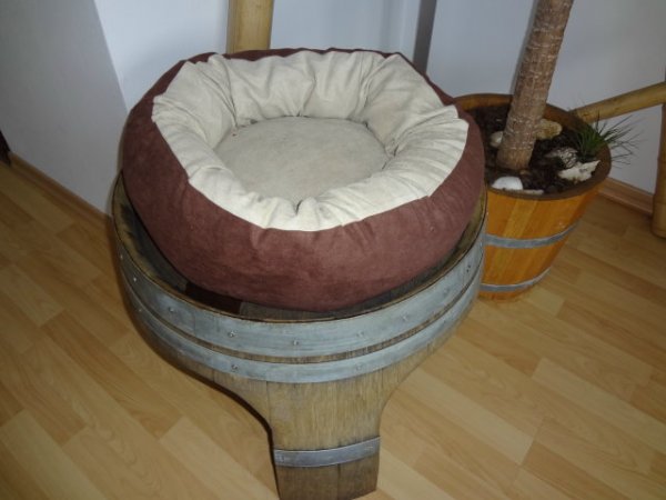 Tierliege TFL-E65-KB aus gebrauchtem Eichenfass für Katzen / Hunde ohne Kissen