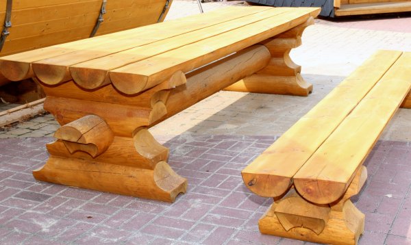 1.5m Sitzgarnitur 15M-RBSG aus 20cm Rundbohlen massiv 2 x Bänke ohne Rüceknlehnen + 1 Tisch alle Teile mit Länge je 1.5m.