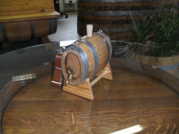 0,5 Liter Bernhardiner ovales Holzfass innen gewachses Eichenfass Fass Schnapsfass Whyskifass