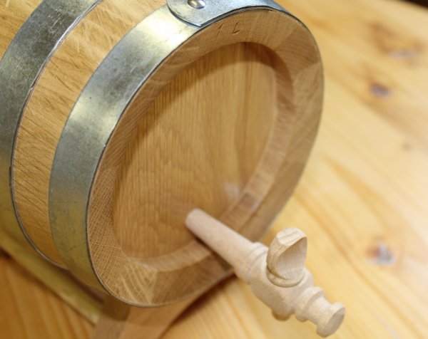 1 Liter Eichenfass innen gewachst fast nicht geschmackgebend Böttcherware Schnapsfass Weinfass Whyskifass Holzfass