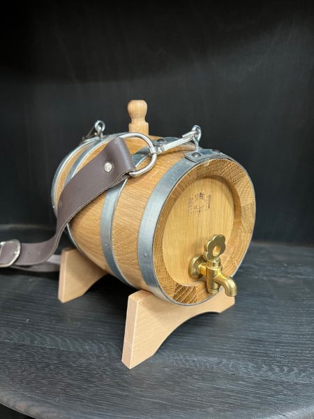1 Liter rundes Marketenderfass mit Tragegurt Faschingfass innen gewachstes Eichenfass Böttcherware Weinfass Holzfass Schnapsfass Whiskyfass Schnapsfass