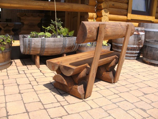 2m 2M-RBSB-RL-HRB Sitzbank mit Rückenlehne aus Halbrundbohle, alle Teile aus massiven Rundbohlen mit 20cm Durchmesser mit 2m Länge