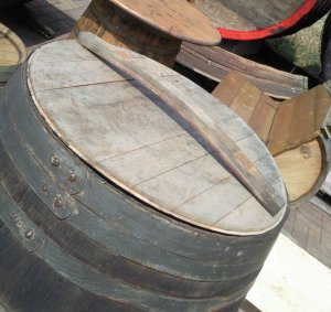 Deckel aus original Fassboden für Fass-Regentonne aus 300L-Eichenfass mit D. ca. 57-58cm Regentonnendeckel