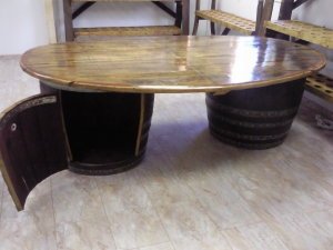 Office-Fasstisch mit ovaler Fassboden-Tischplatte, Weinfass